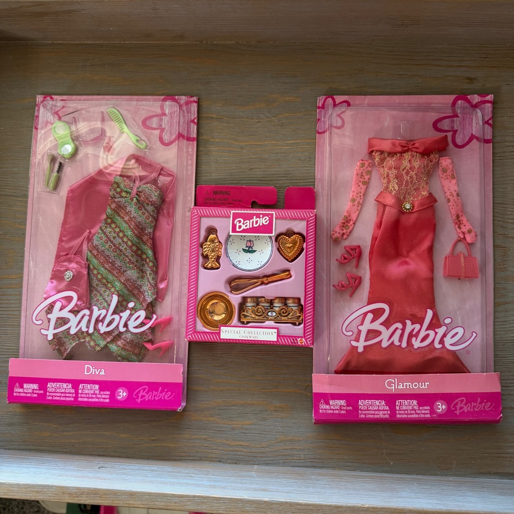 Vintage Barbie Fashion Diva Glamour Gown & Special Collection Cookware Accessory